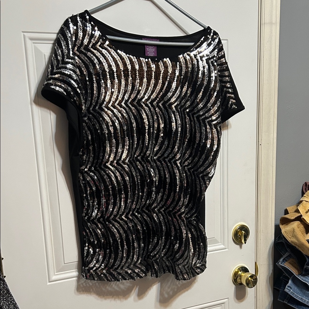 Beverly Drive Shimmering Black and Silver Short Sleeve Top